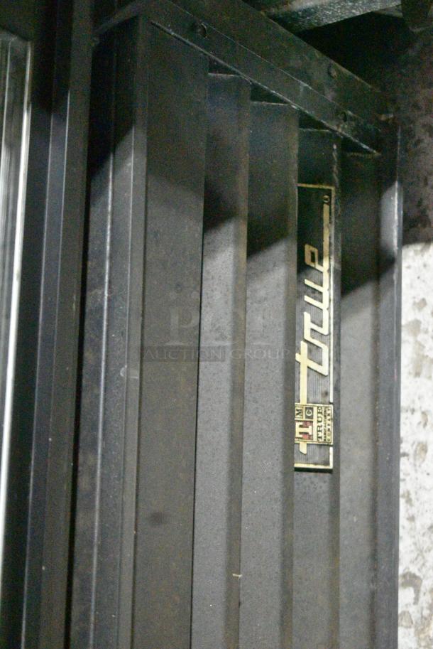 True GDM-35EM ENERGY STAR Metal Commercial 2 Door Reach In Cooler Merchandiser w/ Poly Coated Racks. 115 Volts, 1 Phase. Tested and Powers On But Does Not Get Cold - Image 2 of 5