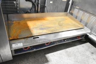 Star Max Stainless Steel Commercial Countertop Natural Gas Powered Flat Top Griddle.