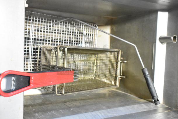 Pitco Frialator SRTE Stainless Steel Commercial Floor Style Electric Powered Rethermalizer w/ 2 Metal Fry Baskets. 208 Volts, 3 Phase. - Image 4 of 6
