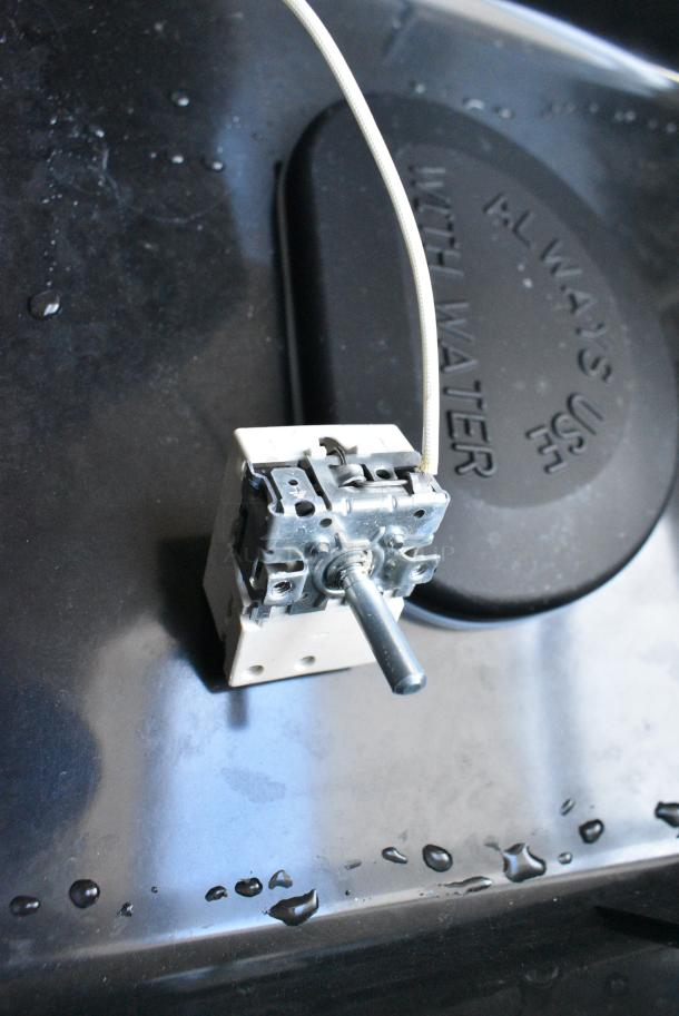 2 Metal Commercial Food Warmer. Cannot Test Due To Missing Power Cord. 2 Times Your Bid! - Image 4 of 6