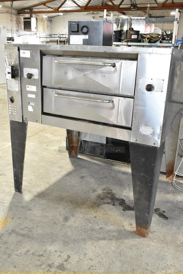 Bakers Pride GS805 Stainless Steel Commercial Natural Gas Powered Single Deck Pizza Oven on Metal Legs. 60,000 BTU. - Image 2 of 6