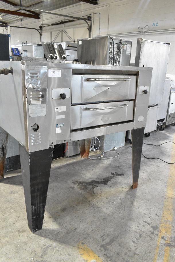 Bakers Pride GS805 Stainless Steel Commercial Natural Gas Powered Single Deck Pizza Oven on Metal Legs. 60,000 BTU. - Image 3 of 6
