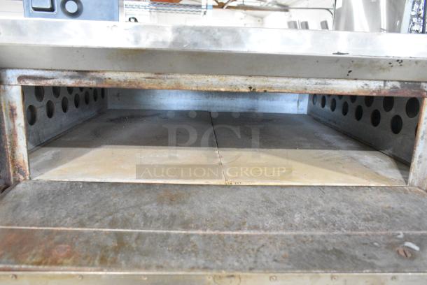 Bakers Pride GS805 Stainless Steel Commercial Natural Gas Powered Single Deck Pizza Oven on Metal Legs. 60,000 BTU. - Image 4 of 6