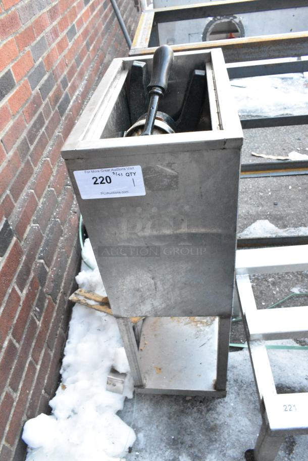 Metal Single Bay Unit w/ Manual Juicer. - Image 1 of 5