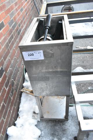 Metal Single Bay Unit w/ Manual Juicer.