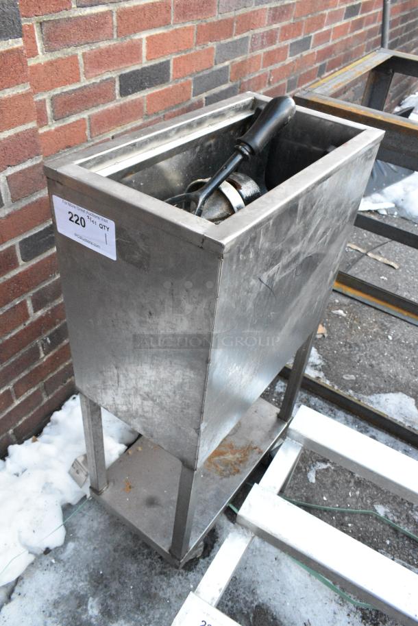 Metal Single Bay Unit w/ Manual Juicer. - Image 2 of 5