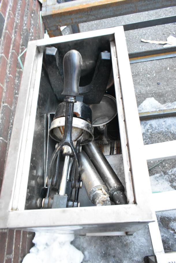 Metal Single Bay Unit w/ Manual Juicer. - Image 4 of 5