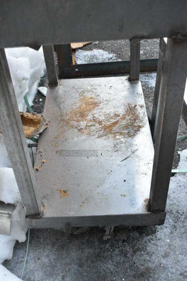 Metal Single Bay Unit w/ Manual Juicer. - Image 5 of 5