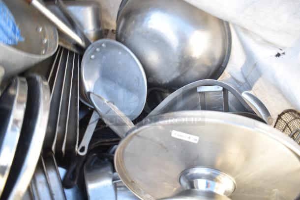 ALL ONE MONEY! Lot of Various Items Including Drop In Bins and Round Baking Sheets - Image 5 of 8