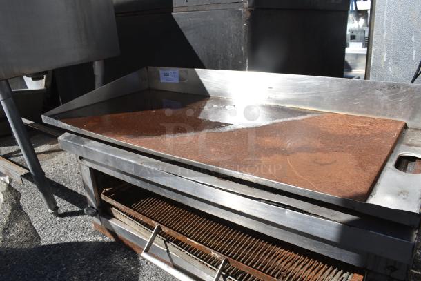 Stainless Steel Gas Powered Flat Top Griddle w/ Lower Cheese Melter. - Image 4 of 5