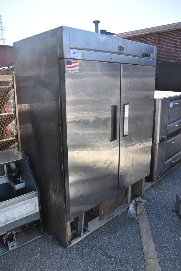 Kelvinator KCBM48R Stainless Steel Commercial 2 Door Reach In Cooler w/ Poly Coated Racks. 115 Volts, 1 Phase. - Image 1 of 8