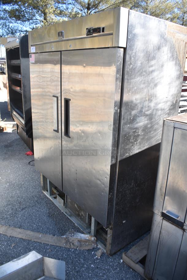 Kelvinator KCBM48R Stainless Steel Commercial 2 Door Reach In Cooler w/ Poly Coated Racks. 115 Volts, 1 Phase. - Image 2 of 8