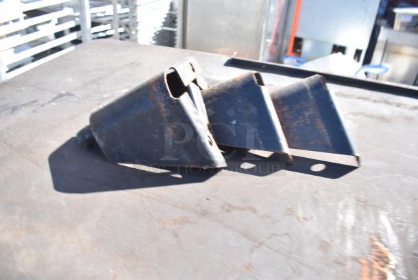 2 Blodgett Stainless Steel Commercial Gas Powered Single Deck Pizza Oven w/ Cooking Stones. 2 Times Your Bid! - Image 4 of 10