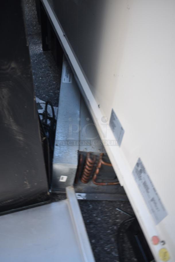 Structural Concepts HMO5153R Metal Commercial Open Grab N Go Merchandiser. 120 Volts, 1 Phase. - Image 5 of 7