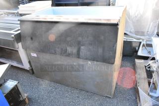 Metal Commercial Ice Bin.