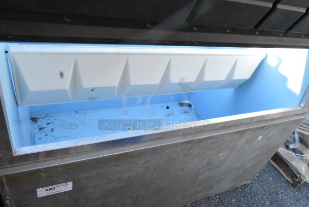 Metal Commercial Ice Bin. - Image 3 of 4