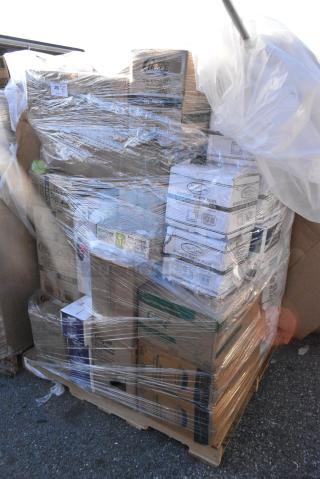40 BRAND NEW! Boxes Including 129MCR16B Choice 16 oz. Black 6 1/4" Round Microwavable Heavy Weight Container with Lid - 150/Case, 500LFLAT42 Choice Clear Plastic Flat Lid with Straw Slot 42 oz. - 500/Case, 129MCS28B Choice 28 oz. Black Rectangular Microwavable Heavy Weight Container with Lid 8 3/4" x 6 1/4" x 1 3/4" - 150/Case, 347SPBD8WHSV Visions 8" Square White Plastic Plate with Silver Bands - 120/Case, 395TO991 EcoChoice 9" x 9" x 3" Compostable No PFAS Added Bamboo / Bagasse 1 Compartment Take-Out Box - 200/Case, 2 Box 129MCR16B Choice 16 oz. Black 6 1/4" Round Microwavable Heavy Weight Container with Lid - 150/Case. 40 Times Your Bid!