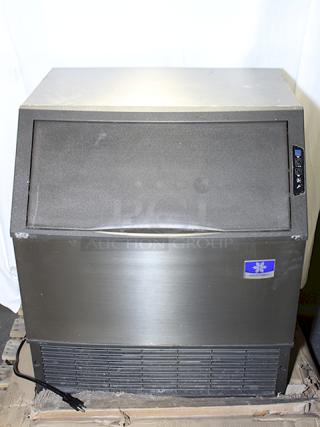 BRAND NEW SCRATCH & DENT! Manitowoc UYF0310W NEO 30" Water Cooled Undercounter Half Dice Cube Ice Machine with 119 lb. Bin - 120V, 293 lb.