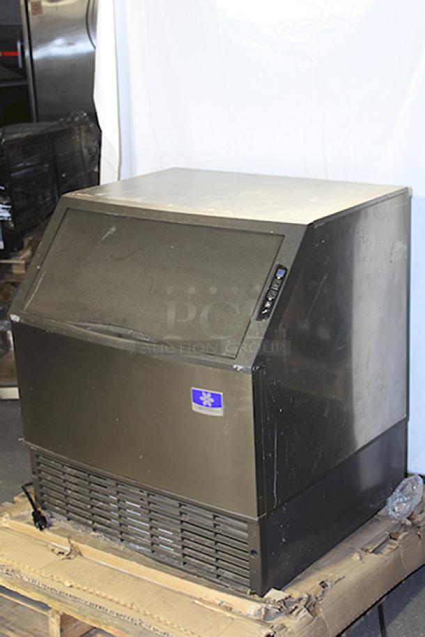 BRAND NEW SCRATCH & DENT! Manitowoc UYF0310W NEO 30" Water Cooled Undercounter Half Dice Cube Ice Machine with 119 lb. Bin - 120V, 293 lb. - Image 2 of 9