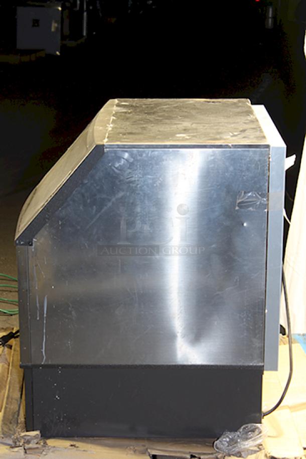 BRAND NEW SCRATCH & DENT! Manitowoc UYF0310W NEO 30" Water Cooled Undercounter Half Dice Cube Ice Machine with 119 lb. Bin - 120V, 293 lb. - Image 4 of 9