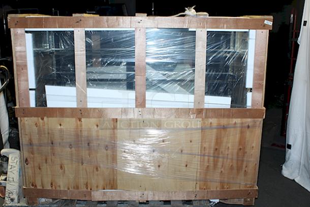 BRAND NEW! CRATED!! Koolmore RBD30C 71 in. Refrigerated Bakery Display Case for Cakes, Stainless Steel Frame, 30 cu. ft. 115V. NO OBSERVABLE DEFECTS!! GLASS LOOKS PERFECT! S/N: 318428931 - Image 4 of 5