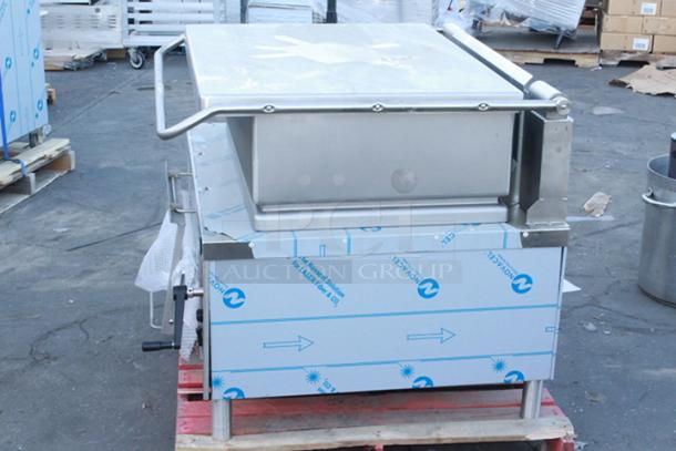 BRAND NEW SCRATCH & DENT! Vulcan VG40-NAT Natural Gas 40 Gallon Manual Tilt Braising Pan / Tilt Skillet - 120,000 BTU. S/N: 46-3046753. Legs have a very minor bend. - Image 4 of 10