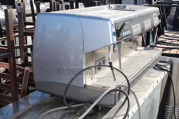 LIGHTLY USED! Nuova Simonelli Aurelia Group 3 Volumetric Espresso Machine, High Productivity & Consistency. Includes everything needed to operate and serve. In working order. - Image 2 of 11