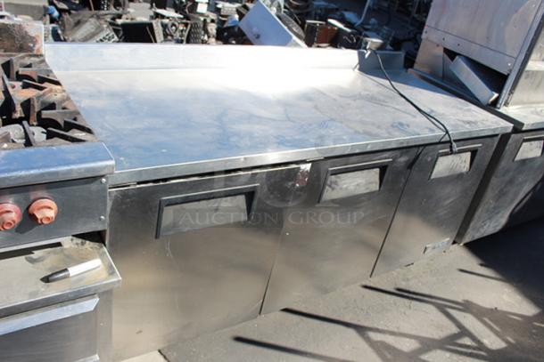 True TWT-72 72 3/8" Worktop Refrigerator with 3 9/16" Backsplash, 115v. Tested. In Working Order. - Image 3 of 7