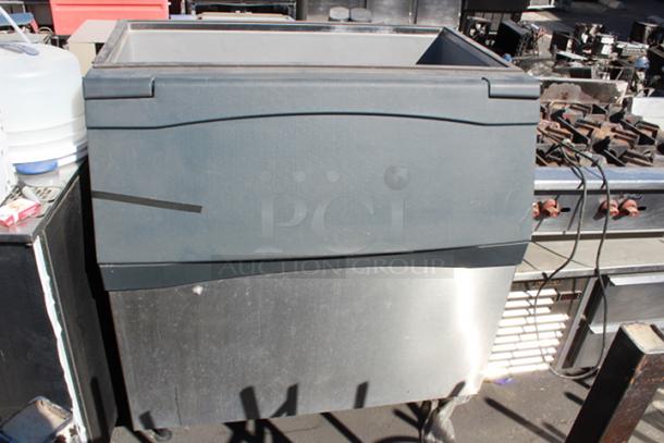 Scotsman C1448SA-32A Prodigy 48" Air Cooled Small Cube Ice Machine - 1553 lb., 208/230V & Scotsman B948S Ice Bin. - Image 2 of 4