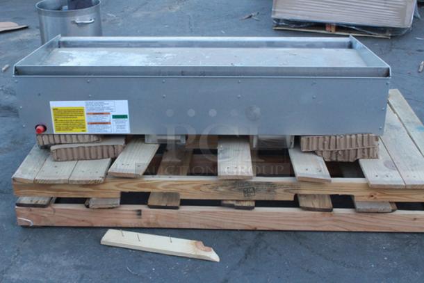 BRAND NEW!! Wolf by Vulcan AGM60-NAT Natural Gas 60" Heavy-Duty Gas Countertop Griddle with Manual Controls - 135,000 BTU. Minor Denting. S/N: 650245825 - Image 6 of 6