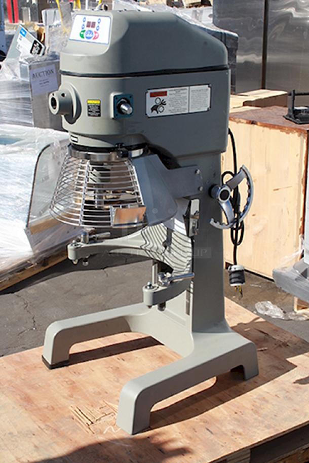BRAND NEW SCRATCH & DENT! Globe SP40 40 Qt. Planetary Floor Mixer with Guard & Standard Accessories - 208V, 3 Phase, 2 hp. S/N: 7451968. Scratched on the right side. The hand wheel and side lever are damaged. Includes broken pieces and rubber feet. - Image 2 of 12