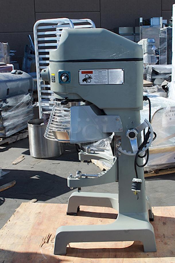BRAND NEW SCRATCH & DENT! Globe SP40 40 Qt. Planetary Floor Mixer with Guard & Standard Accessories - 208V, 3 Phase, 2 hp. S/N: 7451968. Scratched on the right side. The hand wheel and side lever are damaged. Includes broken pieces and rubber feet. - Image 6 of 12