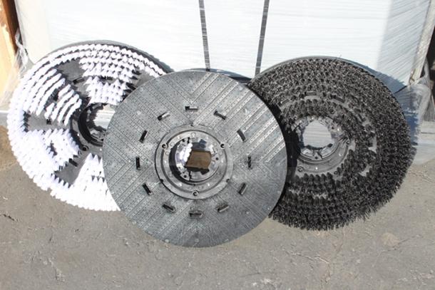 BRAND NEW SCRATCH & DENT! Lavex 20" Single Speed Rotary Floor Cleaning Machine - 175 RPM, 45ft Power Cord, 115-120v. Mfr: 05/2024. Unit may be missing pieces. - Image 6 of 7