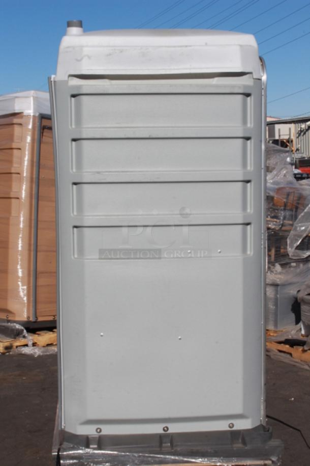 BRAND NEW, NEVER USED! PolyJohn FS3-1007 Fleet Light Gray Premium Portable Restroom - Assembled 13-MAY-2024. VERY MINOR SCUFFING!! - Image 5 of 8