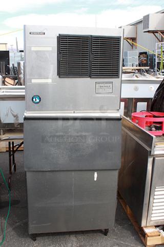 Hoshizaki KML-700MAJ, Crescent Cuber Icemaker, Air-cooled,665 lbs per hour, 115V/60/1. PLUS Hoshizaki BD-500SF 30" Ice Storage Bin with Stainless Steel Finish - 500 lb. IN WORKING ORDER!!