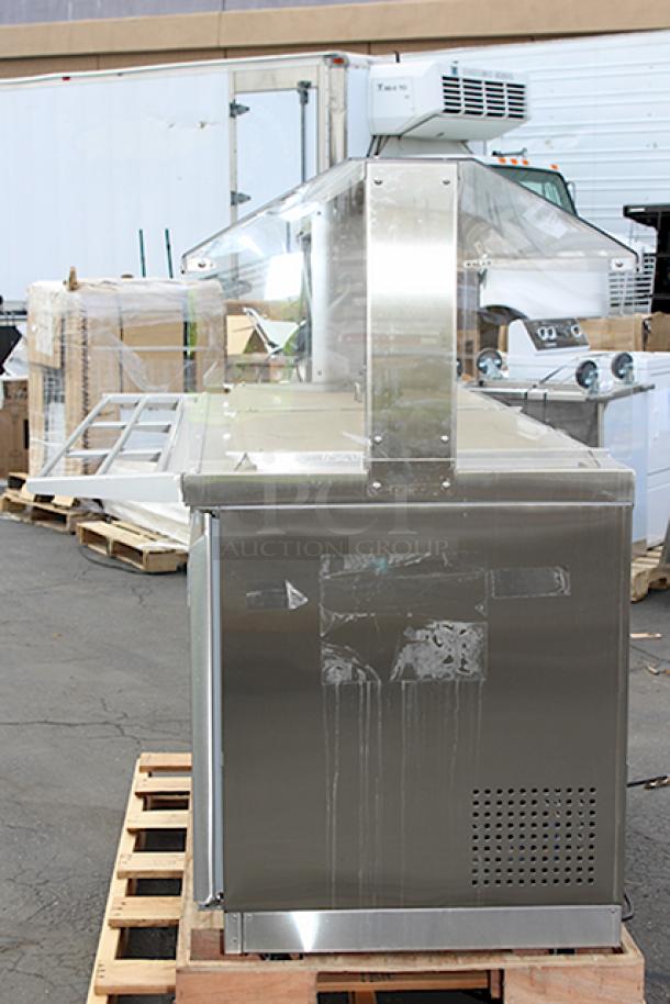 BRAND NEW SCRATCH & DENT! Avantco SS-CFT-72-HC 72" Stainless Steel Refrigerated Salad Bar / Cold Food Table with Sneeze Guard, Pan Cover, and Tray Slide. 115 Volts, 6.7 Amps, 1 Phase. S/N: 622063245 Minor Denting/Scuffing. IN WORKING ORDER. - Image 3 of 8