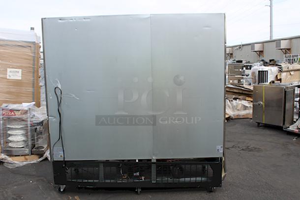 BRAND NEW SCRATCH & DENT! Avantco SS-3R-HC 81 5/16" Stainless Steel Solid Door Reach-In Refrigerator, 115 Volts 7.2 Amps 1 Phase 60 Hz S/N: 823108553 7067 2411. Unit is scratched and dented (see photos). - Image 3 of 7
