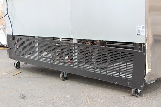 BRAND NEW SCRATCH & DENT! Avantco SS-3R-HC 81 5/16" Stainless Steel Solid Door Reach-In Refrigerator, 115 Volts 7.2 Amps 1 Phase 60 Hz S/N: 823108553 7067 2411. Unit is scratched and dented (see photos). - Image 4 of 7