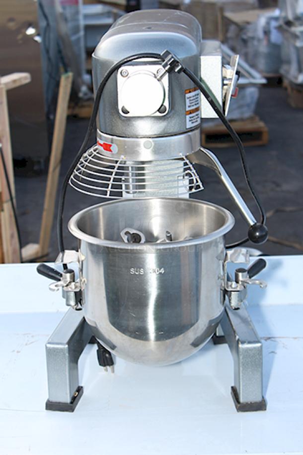 Avantco MX10H 10 Qt. Planetary Stand Mixer with Guard & Standard Accessories - 120V, 3/4 hp. Unit is damaged. - Image 2 of 5