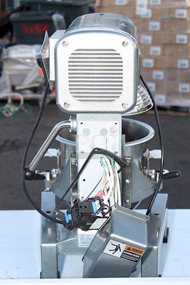 Avantco MX10H 10 Qt. Planetary Stand Mixer with Guard & Standard Accessories - 120V, 3/4 hp. Unit is damaged. - Image 4 of 5