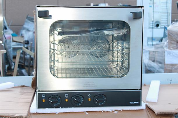 BRAND NEW SCRATCH & DENT! Vollrath CO4-208240HS Half Size Countertop Convection Oven - 208/240V. S/N: 0065-01551947-007. Unit is scratched, Handle is Broken. (see photos). - Image 2 of 10