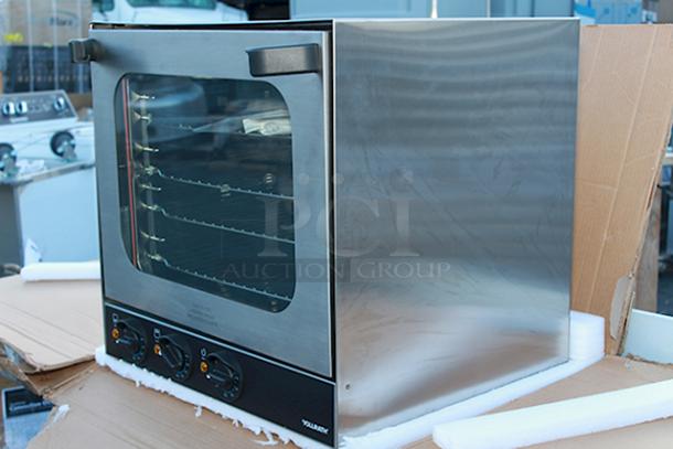 BRAND NEW SCRATCH & DENT! Vollrath CO4-208240HS Half Size Countertop Convection Oven - 208/240V. S/N: 0065-01551947-007. Unit is scratched, Handle is Broken. (see photos). - Image 4 of 10
