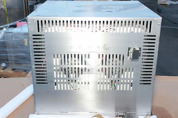 BRAND NEW SCRATCH & DENT! Vollrath CO4-208240HS Half Size Countertop Convection Oven - 208/240V. S/N: 0065-01551947-007. Unit is scratched, Handle is Broken. (see photos). - Image 5 of 10