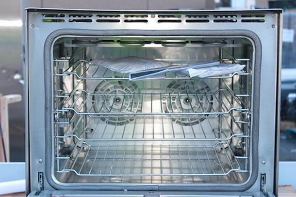 BRAND NEW SCRATCH & DENT! Vollrath CO4-208240HS Half Size Countertop Convection Oven - 208/240V. S/N: 0065-01551947-007. Unit is scratched, Handle is Broken. (see photos). - Image 8 of 10