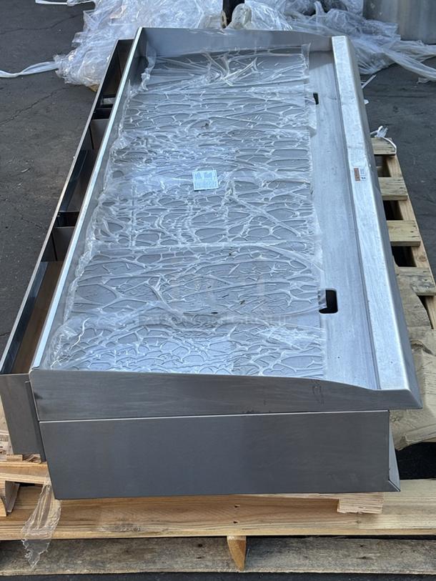 BRAND NEW SCRATCH & DENT! Cooking Performance Group GT-CPG-72-NL 72" Nat. Gas Countertop Griddle with Thermostatic Controls - 180,000 BTU. S/N: 2408006523. - Image 3 of 8