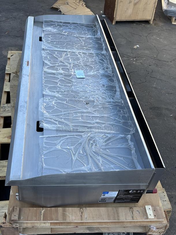 BRAND NEW SCRATCH & DENT! Cooking Performance Group GT-CPG-72-NL 72" Nat. Gas Countertop Griddle with Thermostatic Controls - 180,000 BTU. S/N: 2408006523. - Image 7 of 8