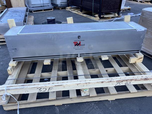 BRAND NEW CRATED! Curtron E-CFD-72-2 72" Commercial Front Door Air Curtain - 110-120V, 5 Amps, 1 Phase, 60 Hz. S/N: 02152418. Unit has some minor scratching. - Image 1 of 5