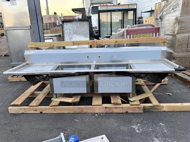 BRAND NEW SCRATCH & DENT! Regency 600S22323224 96" 16 Gauge Stainless Steel Two Compartment Sink And 2 Drainboards - 23" x 23" x 12" Bowls, 24" Right & Left Drainboards. VERY MINOR scratching/scuffing. - Image 3 of 7