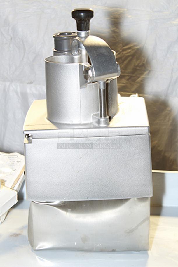 BRAND NEW SCRATCH & DENT! Robot Coupe CL50 Ultra Continuous Feed Food Processor - 1 1/2 hp With (5) Discs, Blades & Grids: (2806SW) 11/32" Grating / Shredding Disc, (28130W) 3/8" Slicing Disc, (28064W) 1/8" Slicing Disc, (28119) 3/8" Dicing Grid, (28059W) 3/16" Grating / Shredding Disc. 120 Volts 1 Phase 60 Hz - Image 6 of 8