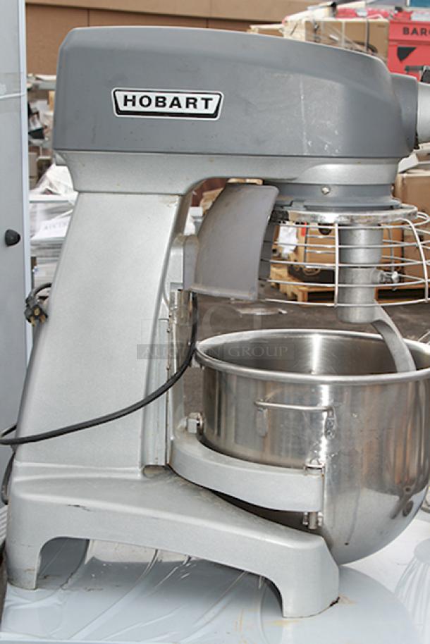 Hobart Legacy+ HL200 20 Qt. Planetary Stand Mixer with Guard & Accessories: 20 Qt. Bowl, Beater, Wire Whip, 12Tin-C/Epan #12 Meat Chopper Attachment For #12 Hubs, Grinder Attachment, Hobart Scraper-Hl20 Legacy Bowl Scraper For 20 Qt. Bowls And Dough Hook. - 120V, 1/2 hp
 *UPDATED PHOTOS COMING SOON* - Image 6 of 12